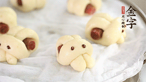 上鍋大火蒸20分鐘后，關火燜5分鐘就可以了。