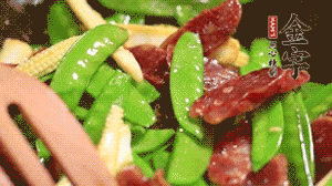 出鍋前加少許鹽調(diào)味就可以啦！