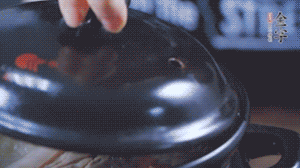 大火煮沸后，小火慢燉1～1.5個小時。