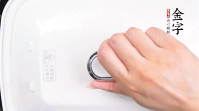 大火煮開后，再上鍋中火蒸20分鐘，出鍋后撒上蔥花。