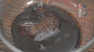 調(diào)配醬汁：耗油、生抽、老抽、糖、鹽、清水?dāng)嚢杈鶆颉?>
					</div>
					<span>步驟 3/5</span>
					<p>調(diào)配醬汁：耗油、生抽、老抽、糖、鹽、清水?dāng)嚢杈鶆颉?/p>
				</li><li>
					<div   id=