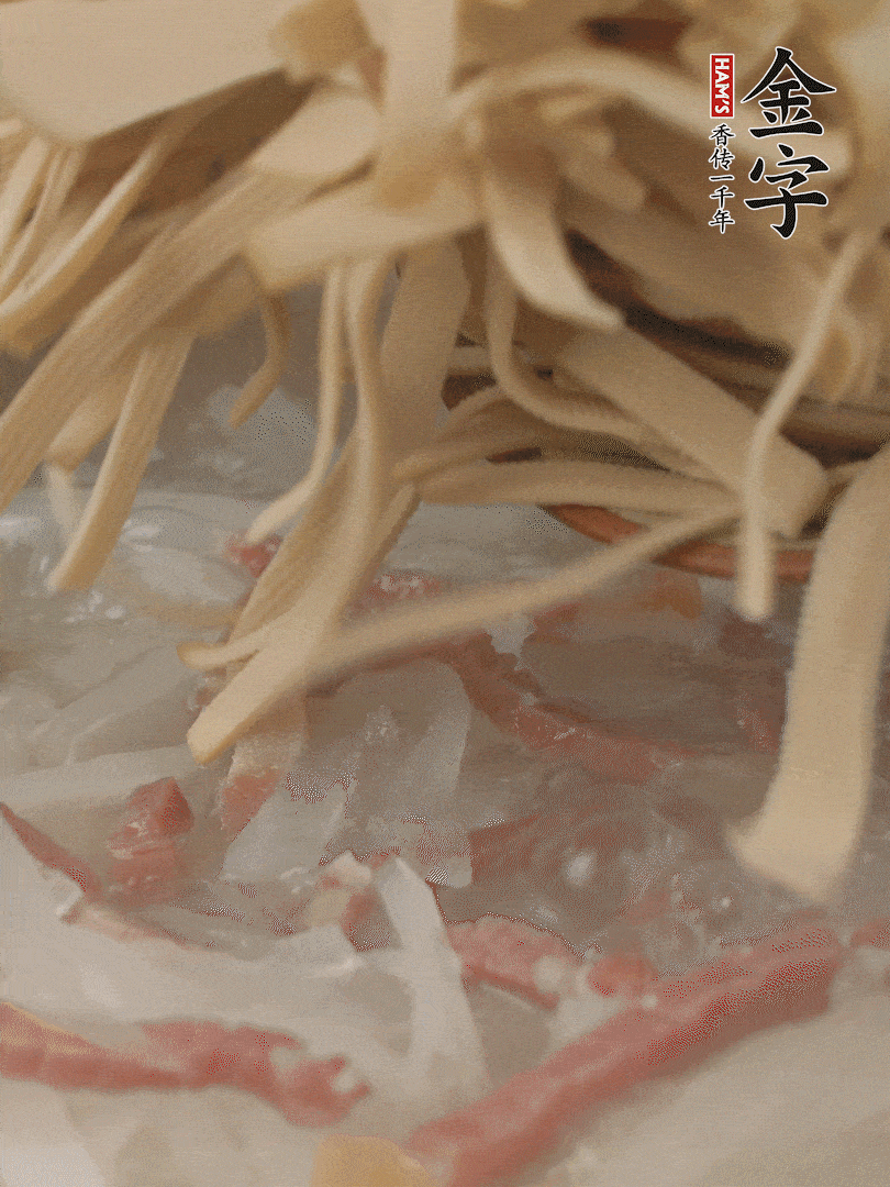 再放千張絲，燉2-3分鐘。