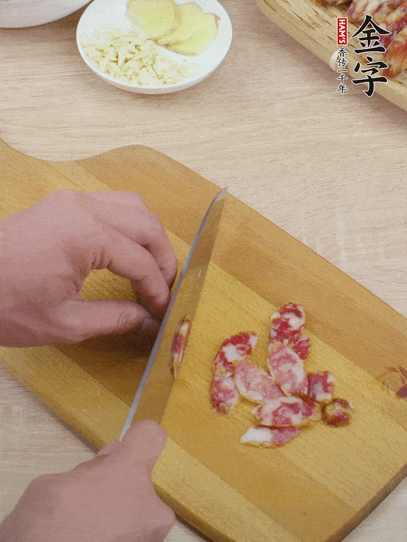 金字土香腸切片。