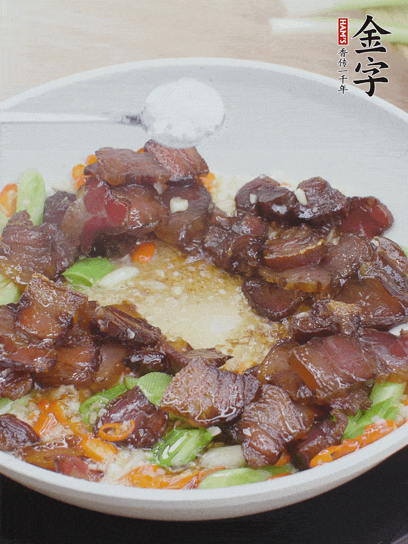 下醬油肉，一點(diǎn)生抽、白糖調(diào)味。