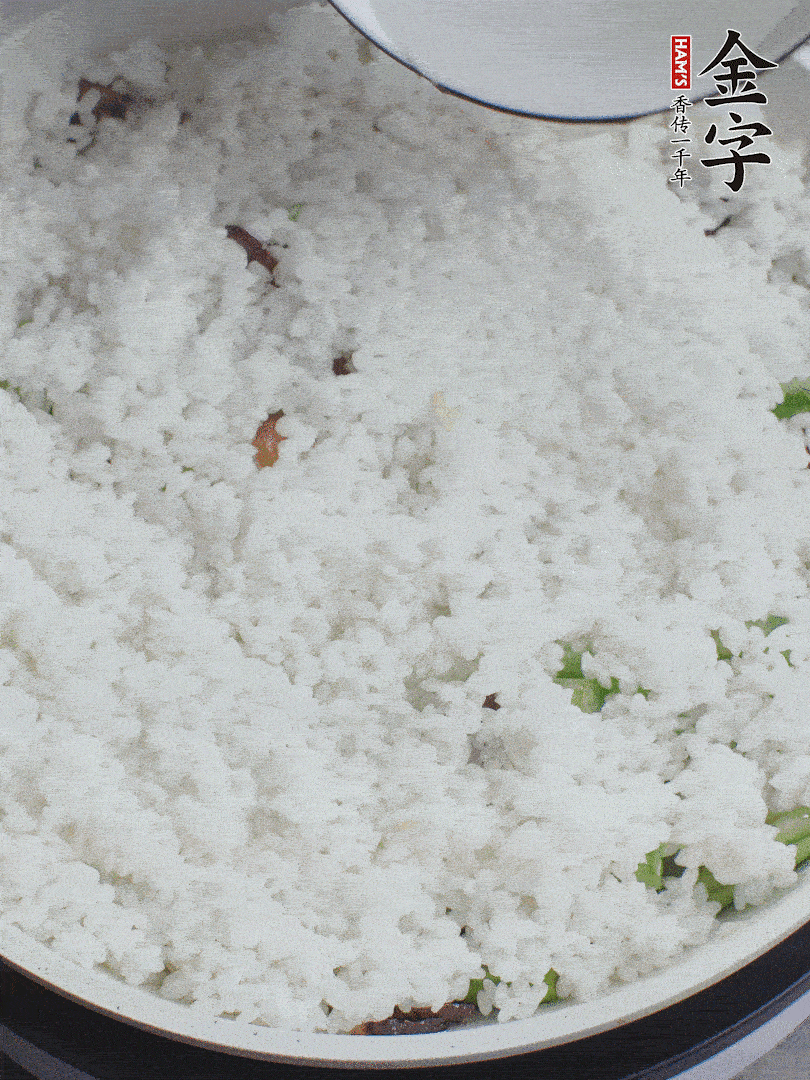 放一碗水，蓋蓋燜煮。