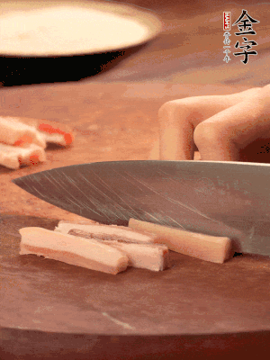 金字淡咸肉切丁。
