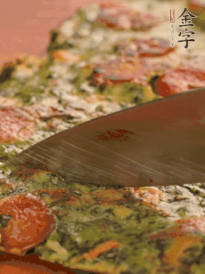 小火煎3分鐘后翻面，蓋蓋兒燜2分鐘。