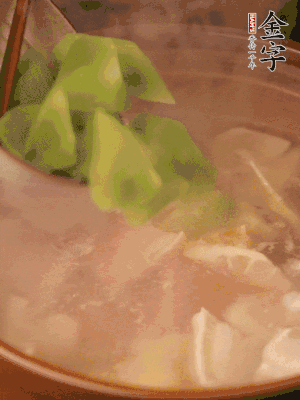 再加入焯水過的百葉結(jié)、萵筍塊燉15-20分鐘。