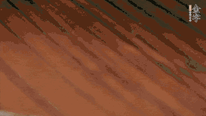 待水沸騰，煮到湯圓浮起，碗中加點(diǎn)豬油、生抽、蔥花就可以了。