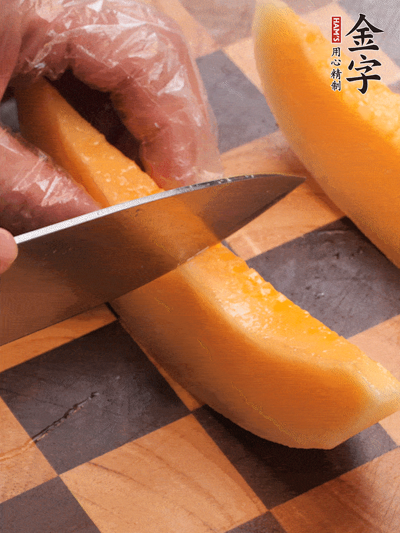 火腿包裹哈密瓜，按圓形擺放