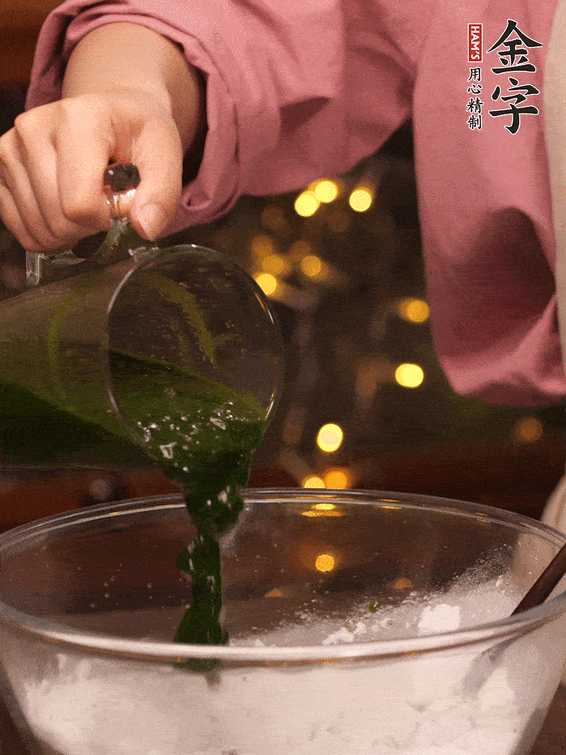 清明粿粉，分次加艾草泥，加點油揉2分鐘