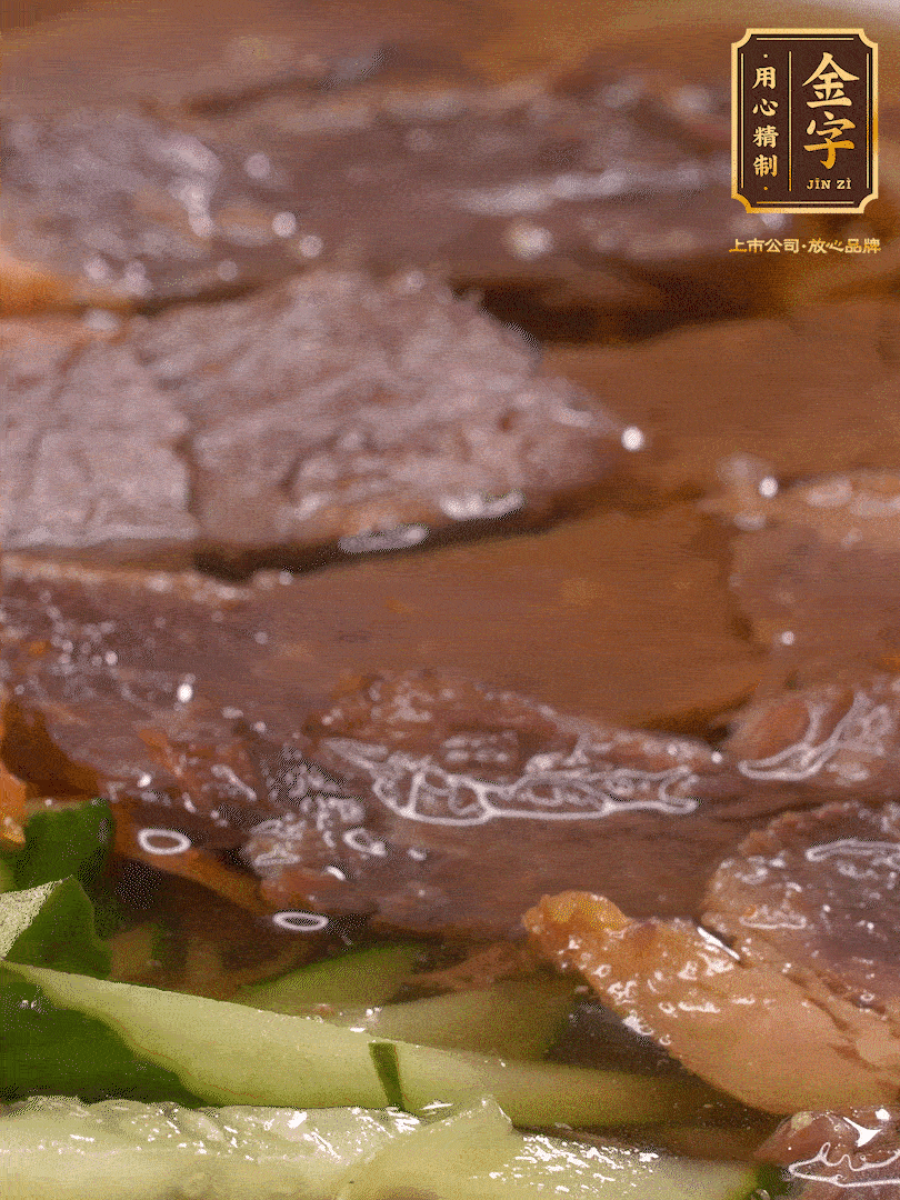 養(yǎng)麥冷面，涼水中清洗浸泡5分鐘，沸水中煮3分鐘，涼水漂洗沖涼