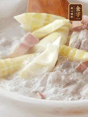 開蓋后放春筍，小火慢篤20分鐘左右，出鍋后盛出。